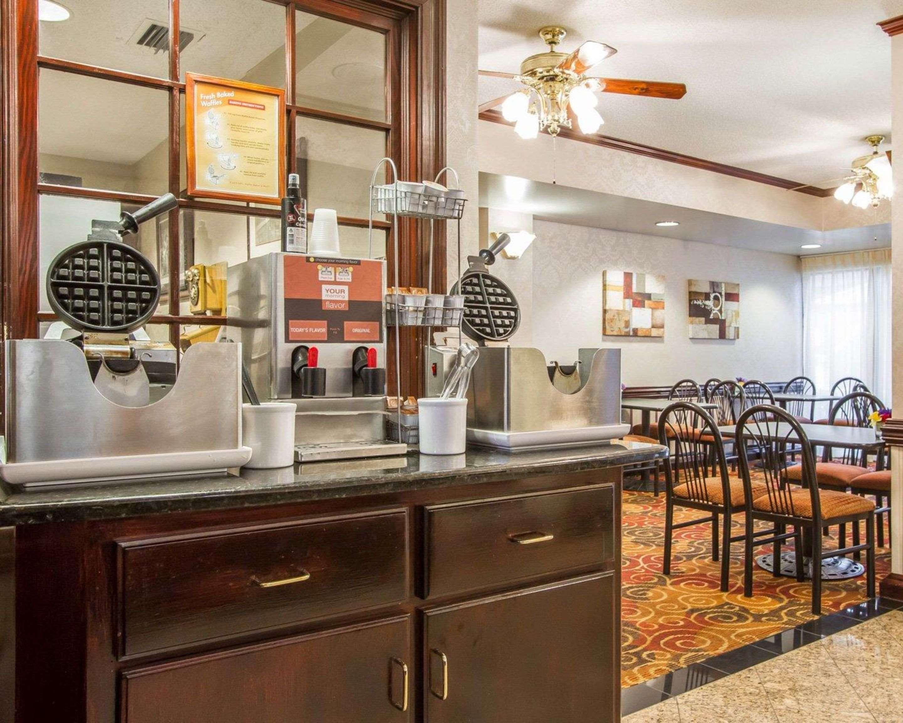 דפני Comfort Suites Mobile East Bay מראה חיצוני תמונה
