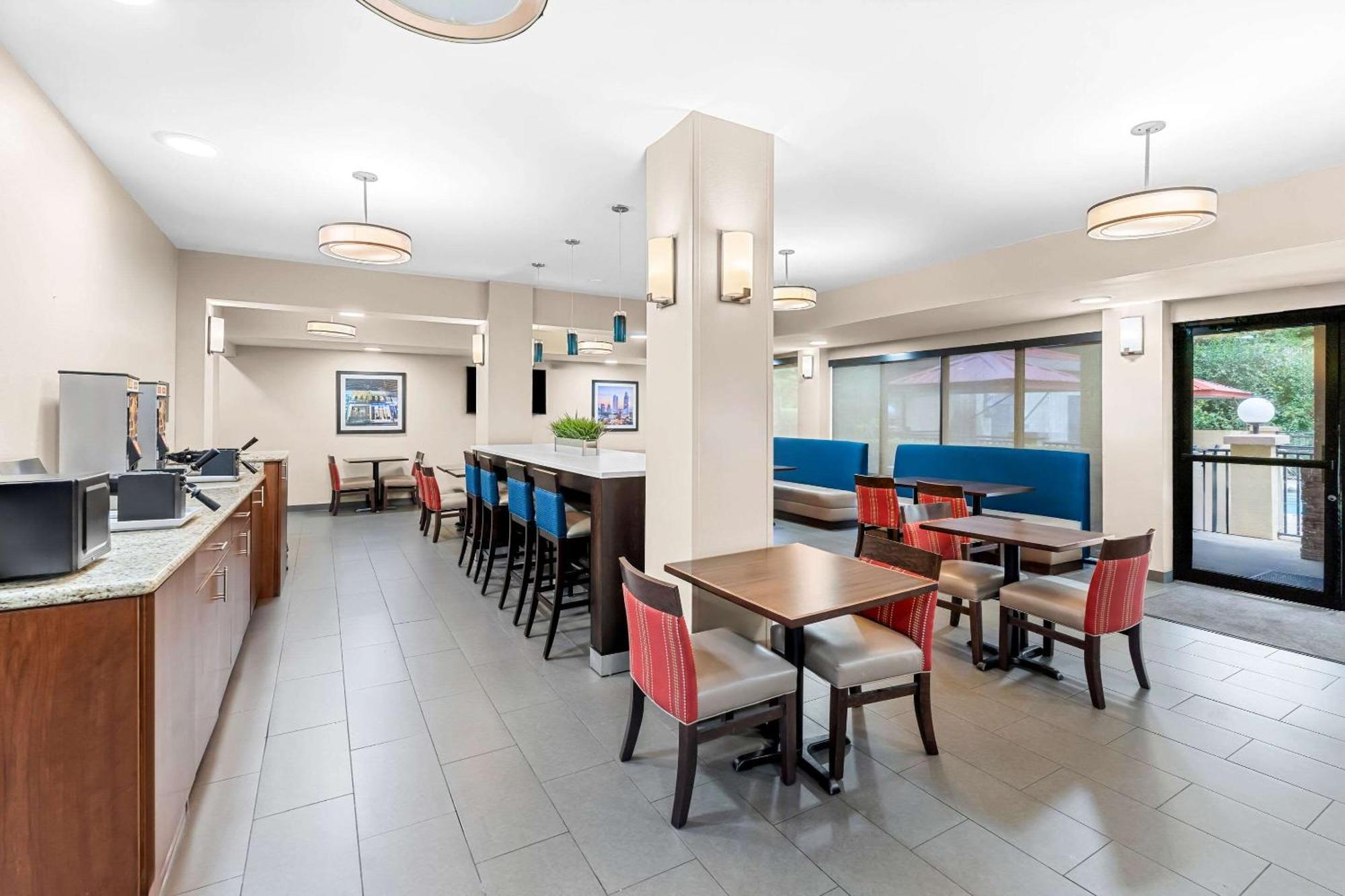 דפני Comfort Suites Mobile East Bay מראה חיצוני תמונה