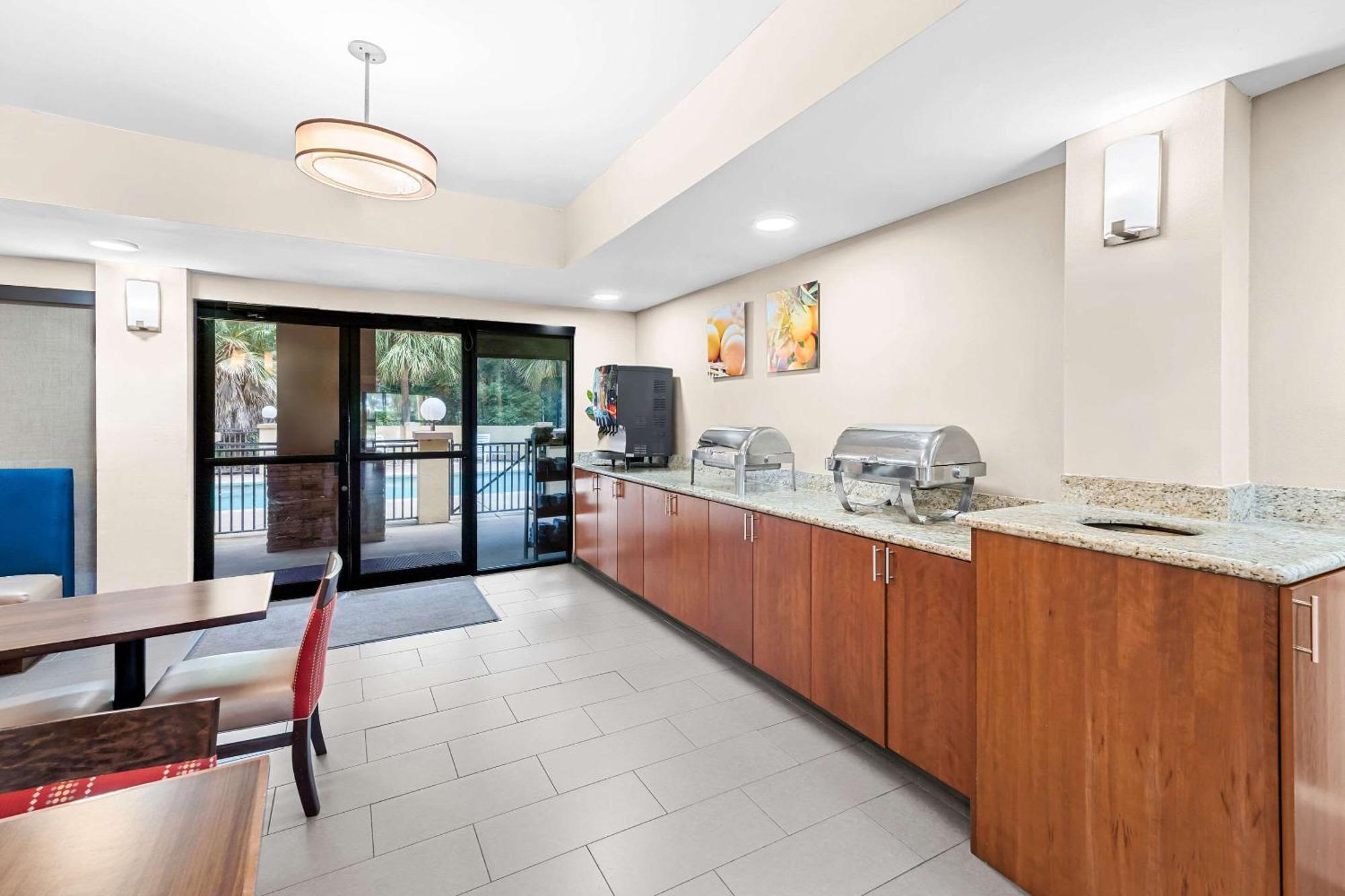 דפני Comfort Suites Mobile East Bay מראה חיצוני תמונה