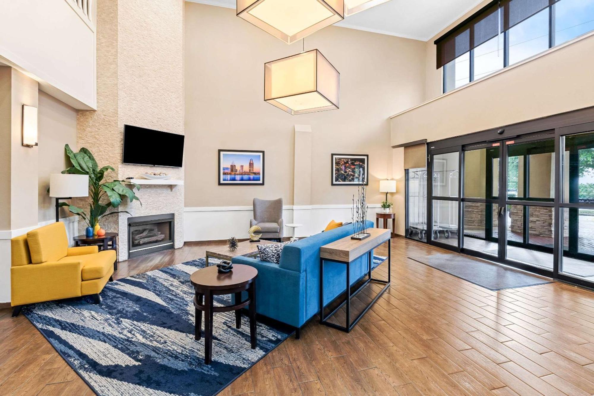 דפני Comfort Suites Mobile East Bay מראה חיצוני תמונה